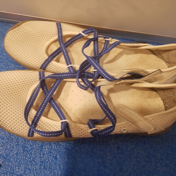 Jeep-41 shoes size 9 womens - Picture 2 of 3